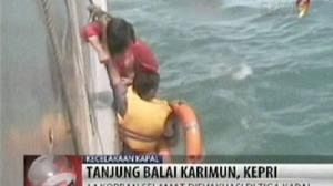 Cerca de 30 muertos en el naufragio de un ferry en Indonesia