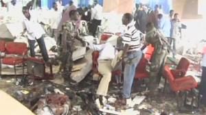 19 personnes tuées après une explosion dans un hôtel en Somalie.