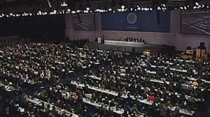 UN climate chief defends findings after e-mail row