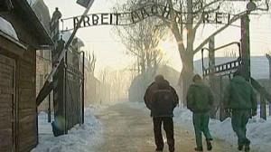 “Arbeit-macht-frei”-Schild in Auschwitz gestohlen