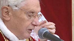 Le pape délivre sa bénédiction urbi et orbi