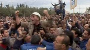 Algerian strikers in stand-off with police