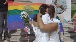 Portugal : le parlement légalise le mariage homosexuel