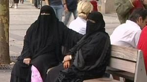 Во Франции запретят носить паранджу