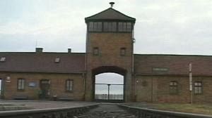 Il y a 65 ans, la libération d’Auschwitz, le symbole du génocide des juifs par les nazis