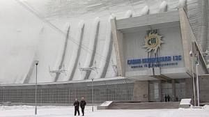 Siberia, la diga diventa un iceberg