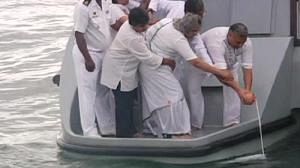 Une partie des cendres de Gandhi déversée dans les eaux en Afrique du Sud