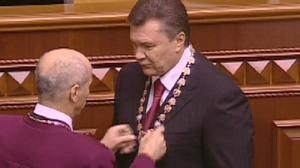 Ukraine : le président Ianoukovitch prête serment et promet la neutralité