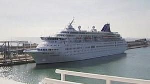 Un navire de croisière frappé par des vagues scélérates