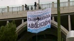 Des activistes anti-tauromachie protestent à Madrid