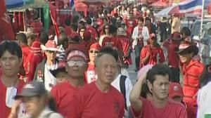Les chemise-rouge anti-gouvernement manifestent en Thaïlande