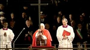 Benoît XVI prie Dieu pour qu’il aide les hommes “à porter leurs croix”...
