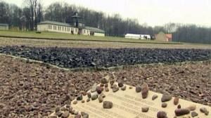 Emotion et recueillement à Buchenwald