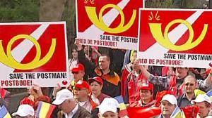 Angry postal workers demonstrate in Brussels