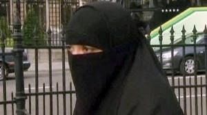 Belgique : l’interdiction de la burqa vue comme une discrimination par ses détracteurs