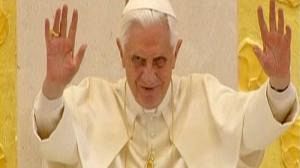 Papst geißelt in Portugal Homoehe