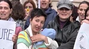 Romania’s mums protest against benefit cuts