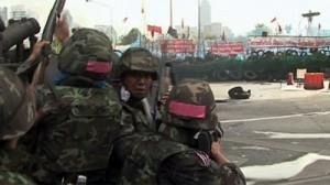 Thaïlande : assaut, arrestations, incendies et couvre-feu à Bangkok