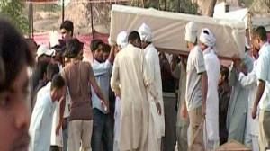 Hundreds attend Pakistani sect funerals