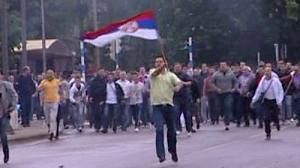 Albanians and Serbs kept apart in Mitrovica