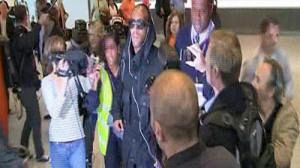 Anelka arrives in London under a cloud