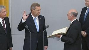 Wulff sworn in as German president