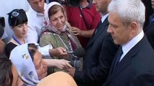 Boris Tadic vaiado em Srebrenica