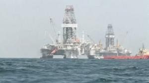 Gulf storm puts BP spill operation on hold