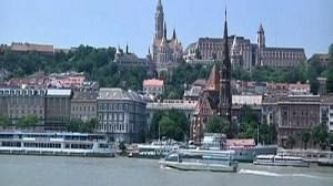 Hungary debt rating under threat
