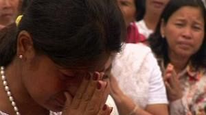 Prayers at Khmer Rouge jail before court verdict