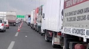 Greek truckers vow to continue strike