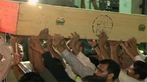 Relatives search for bodies at Pakistan air crash
