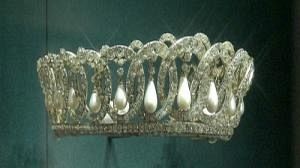 Les chapeaux de la reine exposés