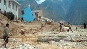 Scores die as mudslides swamp Tibetan area