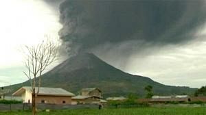 Indonésie : le volcan Sinabung fait fuir les résidents