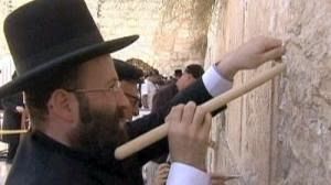 Nettoyage du mur des lamentations à Jérusalem