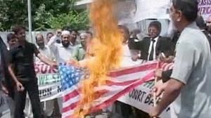 Muslims burn US flag in Pakistan