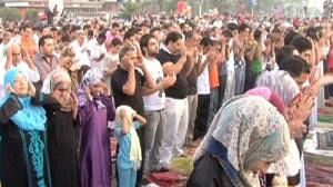 Les musulmans célèbrent l’Aïd el-Fitr