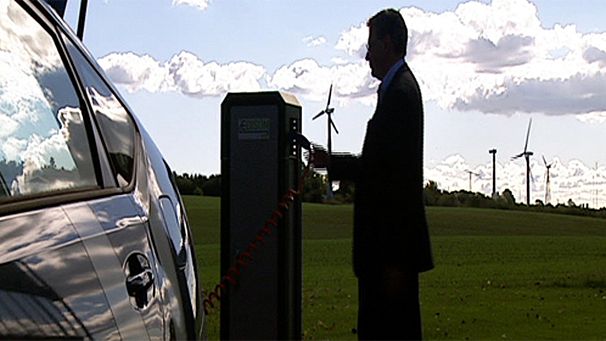 Electric cars that buy and sell their own power