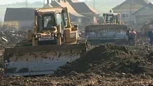 Construction marathon d’une digue à Kolontar en Hongrie