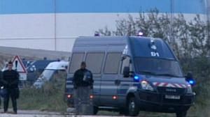 Riot police move in to open fuel depots in France