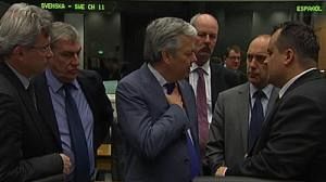 EU moves to regulate hedge funds