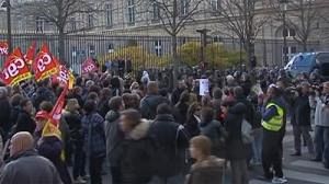 French protesters defy government calls for calm