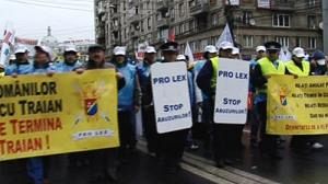 Les Roumains sont dans la rue mais le gouvernement tient bon
