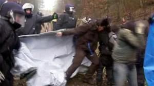 Clashes as nuclear waste train nears German dump