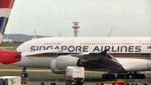 Singapore Airlines grounds oil-stained A380s