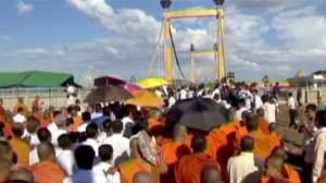 Cambodge: recueillement et identification des victimes de Phnom Penh