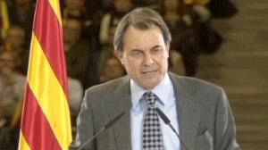 Elections régionales en Catalogne: la coalition nationaliste de centre-droit donnée ultra favorite