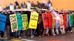 Italian students demonstrate against Berlusconi
