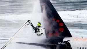 Arctic weather prompts airline criticism